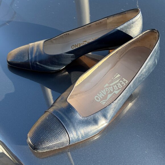 Salvatore Ferragamo Vintage Retro 80s/90s Navy Blue Leather Pumps Size 8 AA - Picture 1 of 4